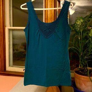 Cha Cha Vente tank top, size medium.